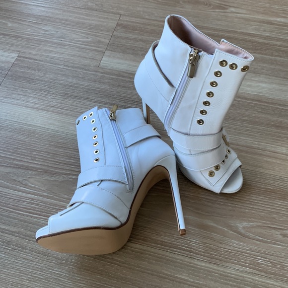 Spazio Moda white genuine leather leather straps and buckle peep toe bootie - Picture 14 of 16